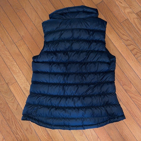 Athleta puffer vest navy Size XL - Picture 2 of 4